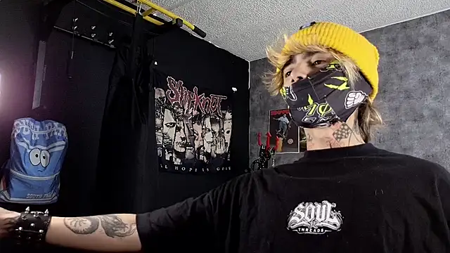 AcidMilo online show from October 2025 07:56:01 PM