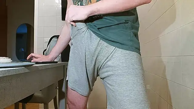 Snapshot of asa92921 chatting on March 2025 03:05:02 PM asa92921 online show from March 2025 03:05:02 PM