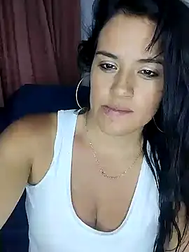Snapshot of zhayra_rose chatting on January 2025 03:20:01 AM zhayra rose online show from January 2025 03:20:01 AM