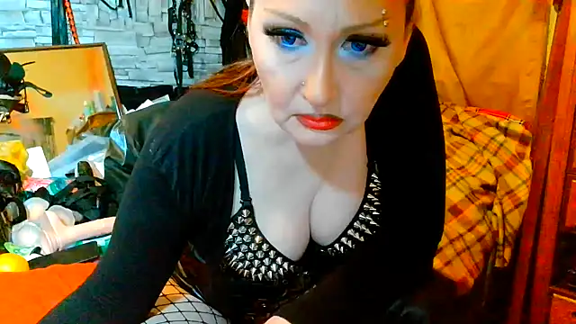 dominatrixredsonyja online show from May 2026 09:00:02 PM