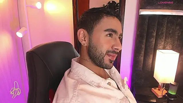 ItsMeEros online show from November 2025 10:45:01 PM