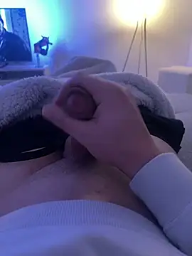 Jonkitzler1 online show from February 2025 10:44:02 AM