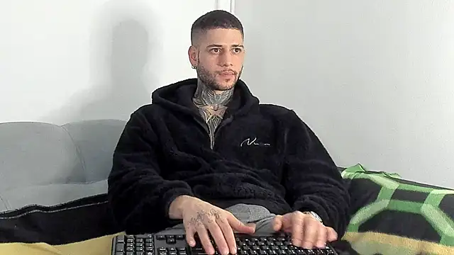  jamesleandros1 online show from November 2025 12:41:02 PM