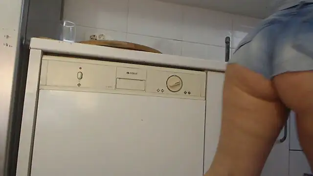 AnnaBellaLuckyXOXO online show from March 2025 05:43:02 AM