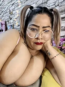 Dalessa Bigtits online show from April 2026 09:04:02 PM