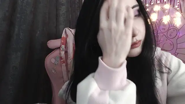 Snapshot of Holy420lolii chatting on December 2024 03:11:01 PM Holy420lolii online show from December 2024 03:11:01 PM