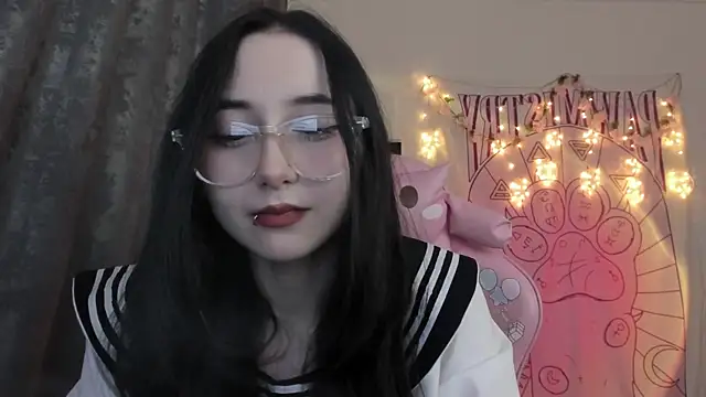 Snapshot of Holy420lolii chatting on March 2025 05:39:01 PM Holy420lolii online show from March 2025 05:39:01 PM