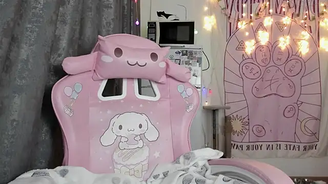 Snapshot of Holy420lolii chatting on March 2025 04:51:01 PM Holy420lolii online show from March 2025 04:51:01 PM