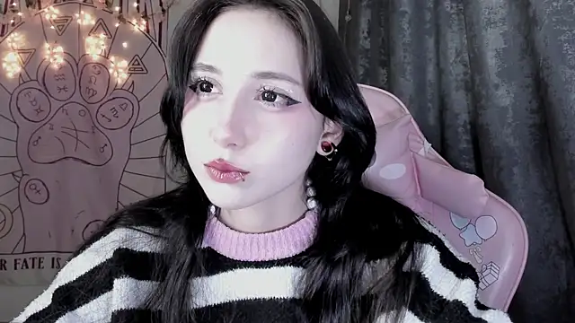 Snapshot of Holy420lolii chatting on October 2025 07:12:02 PM Holy420lolii online show from October 2025 07:12:02 PM