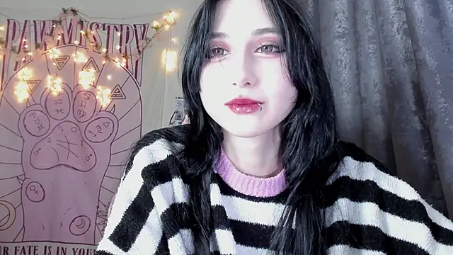 Snapshot of Holy420lolii chatting on October 2025 06:56:01 PM Holy420lolii online show from October 2025 06:56:01 PM