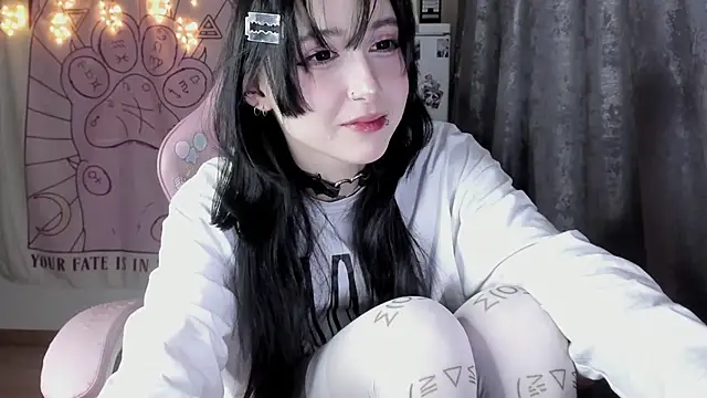 Snapshot of Holy420lolii chatting on November 2025 06:29:01 PM Holy420lolii online show from November 2025 06:29:01 PM