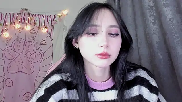 Snapshot of Holy420lolii chatting on November 2025 07:30:02 PM Holy420lolii online show from November 2025 07:30:02 PM