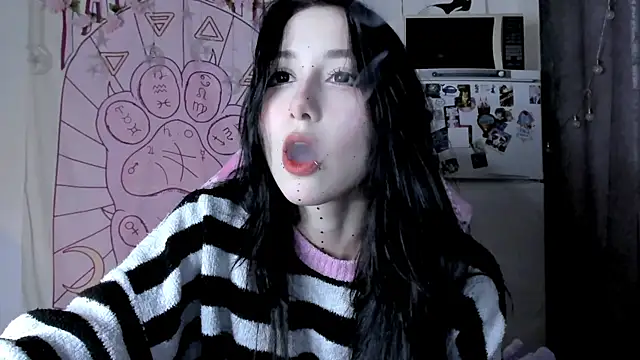 Snapshot of Holy420lolii chatting on April 2026 02:36:02 PM Holy420lolii online show from April 2026 02:36:02 PM