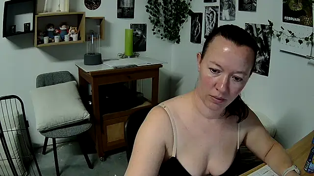 Snapshot of AnyaKrey@xh chatting on February 2026 12:58:02 PM AnyaKreyxh online show from February 2026 12:58:02 PM