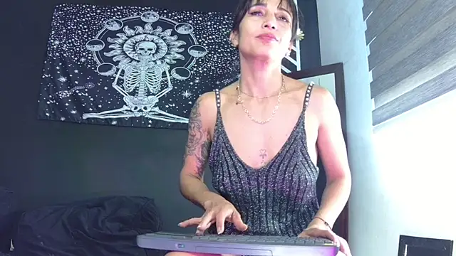 EvangelineCors online show from December 2025 06:34:01 PM