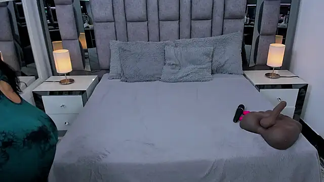 EMMAHILL1 online show from December 2025 11:15:01 AM