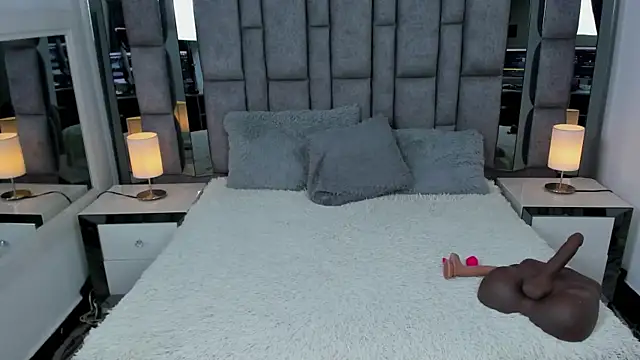 EMMAHILL1 online show from December 2025 11:03:02 AM