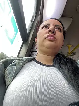 Abril Luv online show from March 2025 12:14:02 PM