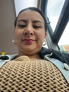 Abril Luv online show from March 2025 12:03:01 PM