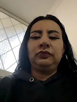 Abril Luv online show from September 2025 11:00:01 AM