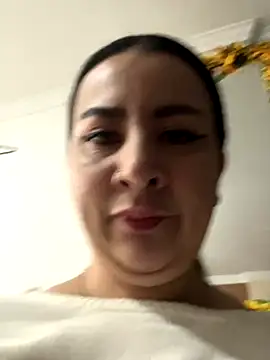 Abril Luv online show from September 2025 01:05:02 PM