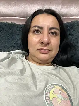 Abril Luv online show from November 2025 01:27:01 AM