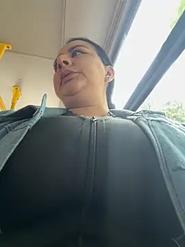 Abril Luv online show from November 2025 03:14:02 PM