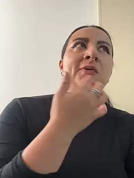 Abril Luv online show from February 2026 01:19:02 PM