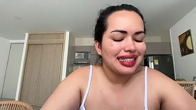 Snapshot of andra_rose chatting on May 2026 04:34:02 PM andra rose online show from May 2026 04:34:02 PM