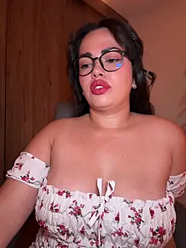 Snapshot of andra_rose chatting on June 2026 11:14:02 PM andra rose online show from June 2026 11:14:02 PM