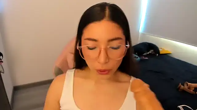 Snapshot of Spit_queen chatting on December 2024 05:26:02 PM Spit queen online show from December 2024 05:26:02 PM