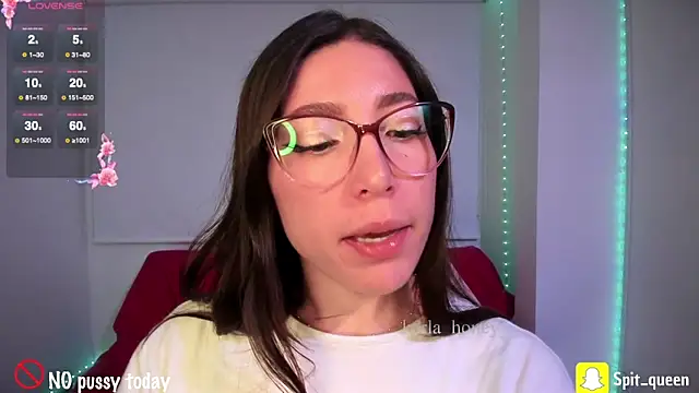 Snapshot of Spit_queen chatting on November 2025 03:48:01 AM Spit queen online show from November 2025 03:48:01 AM