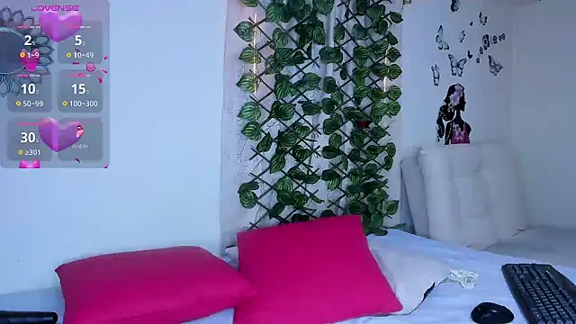 Juli Castillo8 online show from September 2025 01:48:02 PM