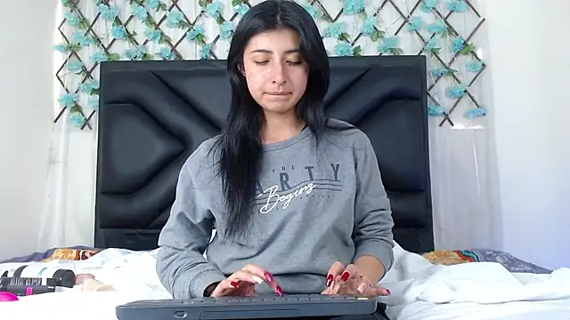 EmmaWilliamss online show from November 2025 06:17:01 PM