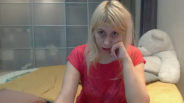 Snapshot of KyliePag chatting on January 2026 05:34:02 AM KyliePag online show from January 2026 05:34:02 AM