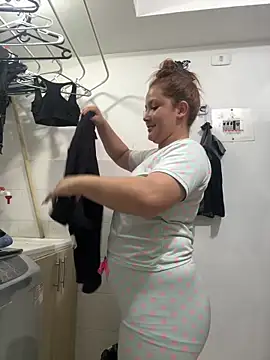 Snapshot of EmilyBarragan chatting on January 2025 07:04:02 AM EmilyBarragan online show from January 2025 07:04:02 AM