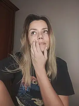 KrissSexi online show from November 2025 05:15:02 PM