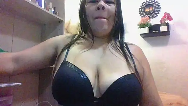 ChiaraFioree online show from October 2025 09:13:01 PM