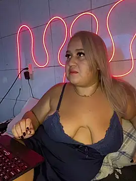 Snapshot of MinaBoss chatting on February 2025 01:54:02 AM MinaBoss online show from February 2025 01:54:02 AM