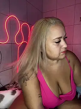 Snapshot of MinaBoss chatting on February 2025 01:57:01 AM MinaBoss online show from February 2025 01:57:01 AM