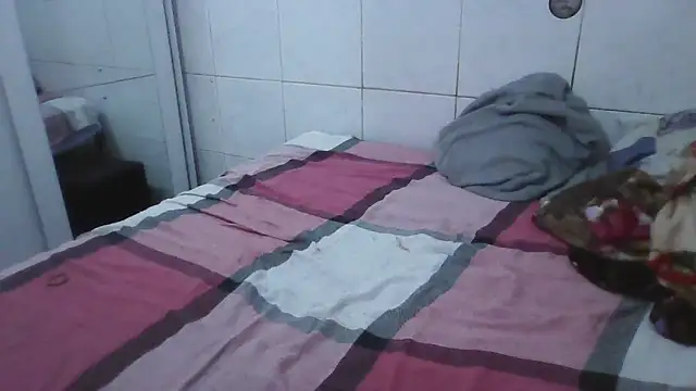 Snapshot of MinaBoss chatting on October 2025 01:27:01 AM MinaBoss online show from October 2025 01:27:01 AM