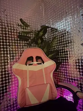 Insane Issa online show from January 2025 10:19:01 PM