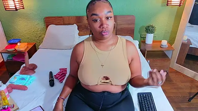 Snapshot of dannaahbrown chatting on April 2026 07:04:02 PM dannaahbrown online show from April 2026 07:04:02 PM
