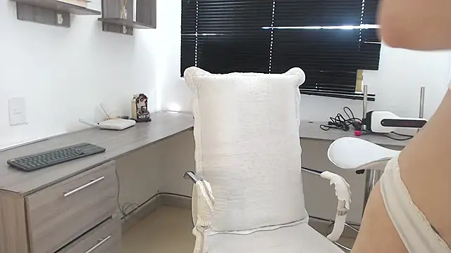 MIYESSI online show from September 2025 06:43:02 PM