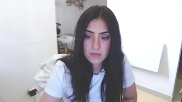 MIYESSI online show from April 2026 08:37:01 PM