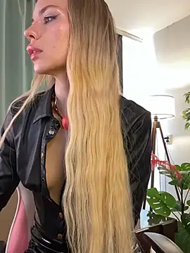 KittyKatyDream online show from April 2026 01:21:01 PM