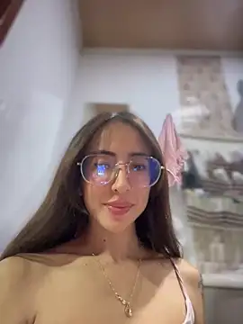 lauravasquez online show from March 2025 10:31:02 PM