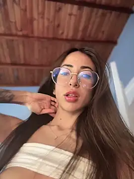 lauravasquez online show from September 2025 03:06:01 PM