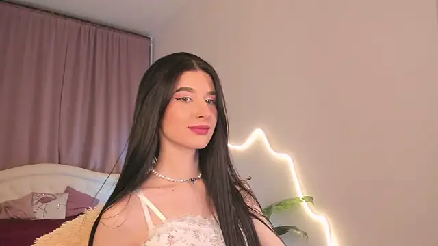 Snapshot of LauraCoy chatting on February 2026 12:58:02 AM LauraCoy online show from February 2026 12:58:02 AM