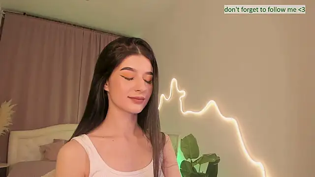 Snapshot of LauraCoy chatting on February 2026 08:48:02 PM LauraCoy online show from February 2026 08:48:02 PM